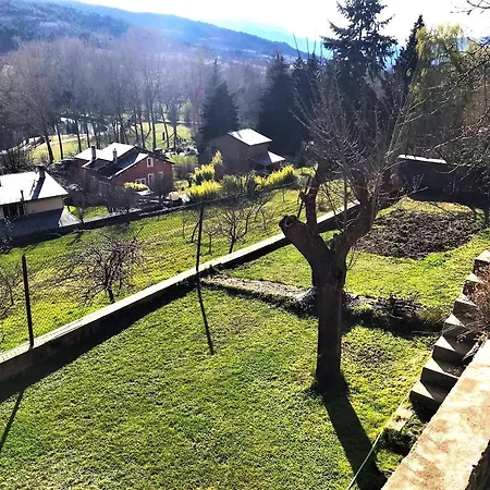 Сasa de vacaciones Con Gran Jardín En