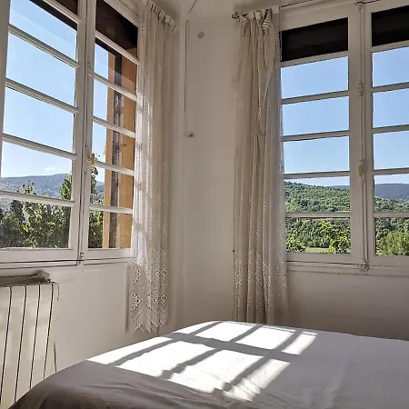 Con Gran Jardín En * Osséja