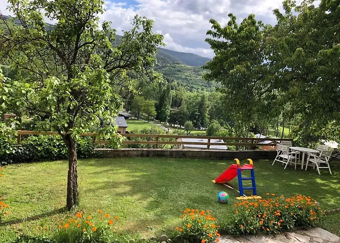 Con Gran Jardin En * Osséja