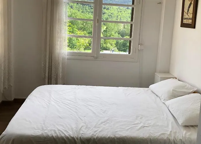 Con Gran Jardin En *